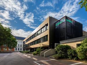 Görres Gymnasium Koblenz mit Fassade von Kalzip