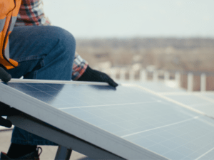 Webinar Sonnige Aussichten: Energetische Gewinnungsflächen auf Dächern planen und errichten