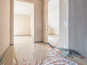 Estrich-Aufheizung mit Wärmepumpen – Herausforderungen und Lösungen in Neubau und Bestand