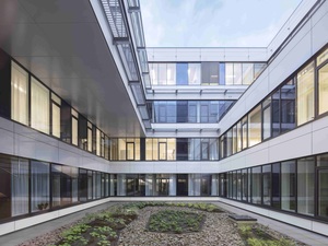 Brandschutzglas in Gesundheitseinrichtungen: Sicher, ästhetisch, hygienisch