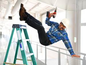 Arbeitsschutz: Leitern sind gefährlicher als Motorsägen