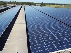 Größte Carport-Solaranlage in Deutschland nimmt Betrieb auf