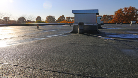 Brandschutz auf dem Flachdach: Die wichtigsten Regeln im Überblick